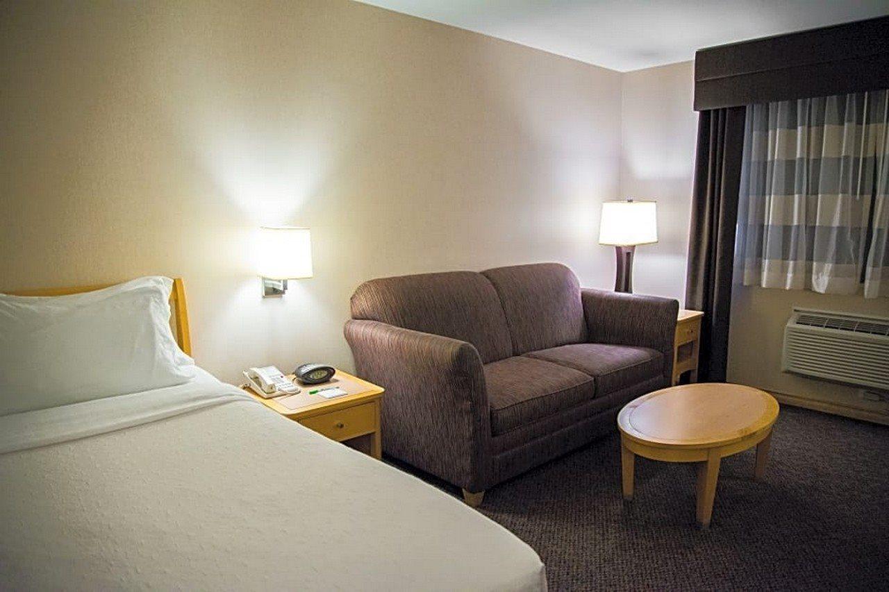 Doubletree By Hilton ווסט קלונה מראה חיצוני תמונה