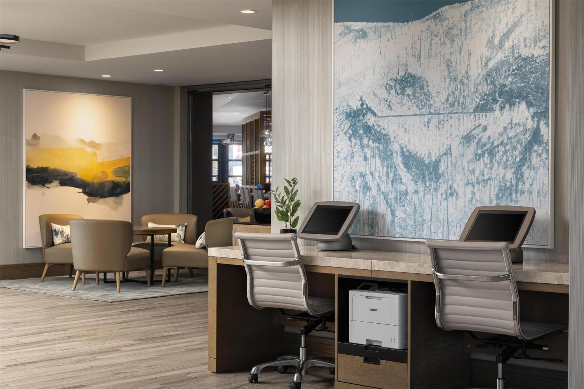Doubletree By Hilton ווסט קלונה מראה חיצוני תמונה