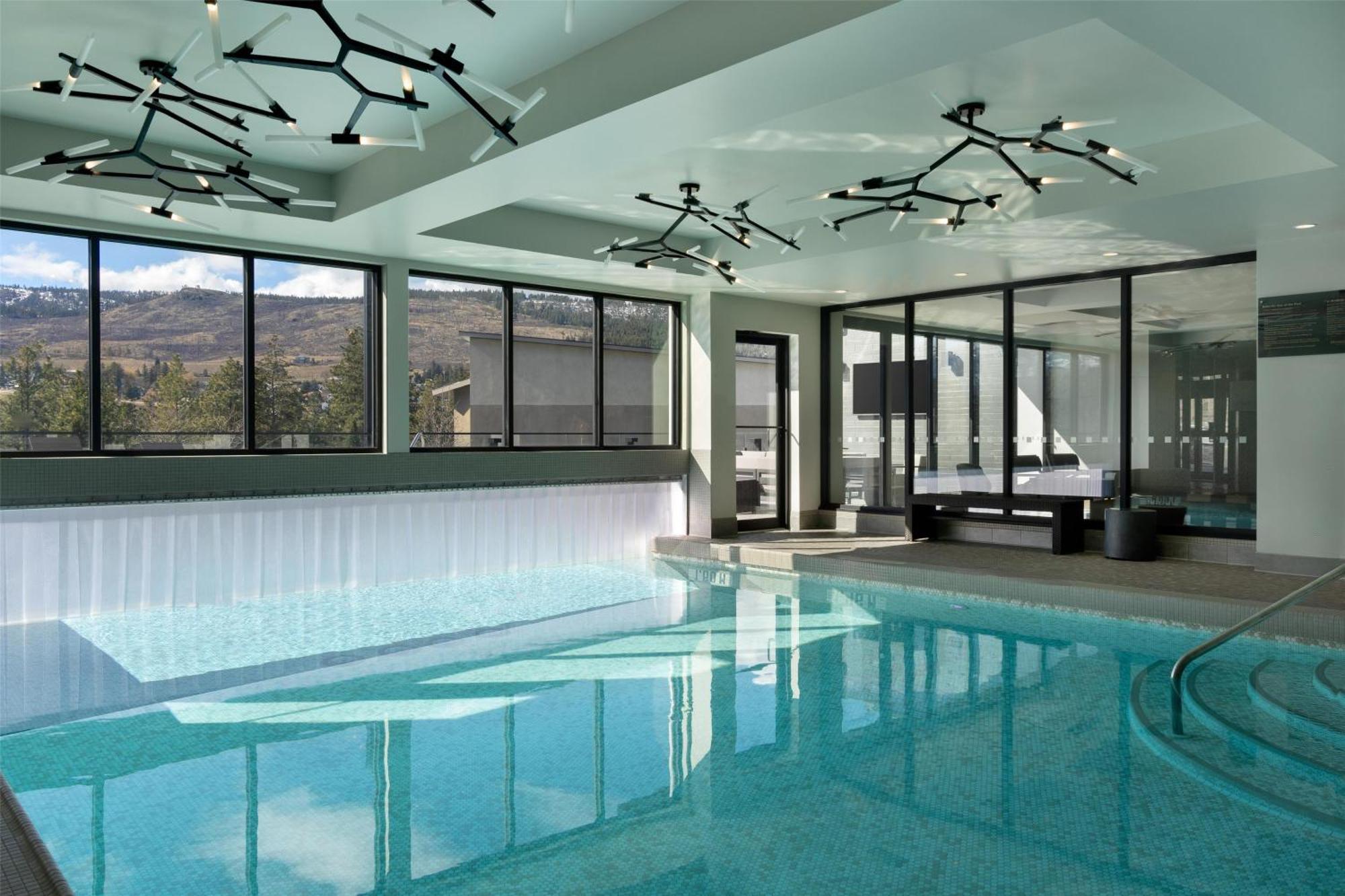 Doubletree By Hilton ווסט קלונה מראה חיצוני תמונה