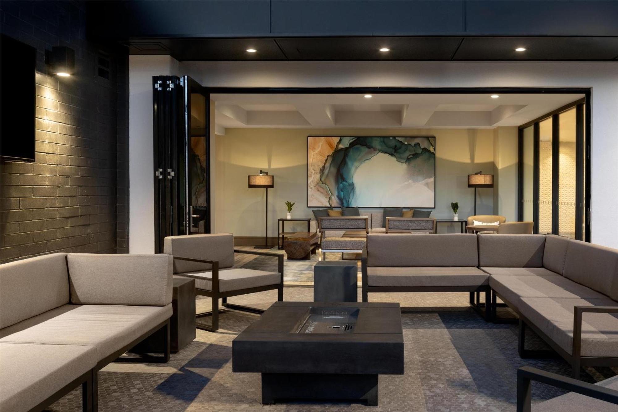 Doubletree By Hilton ווסט קלונה מראה חיצוני תמונה