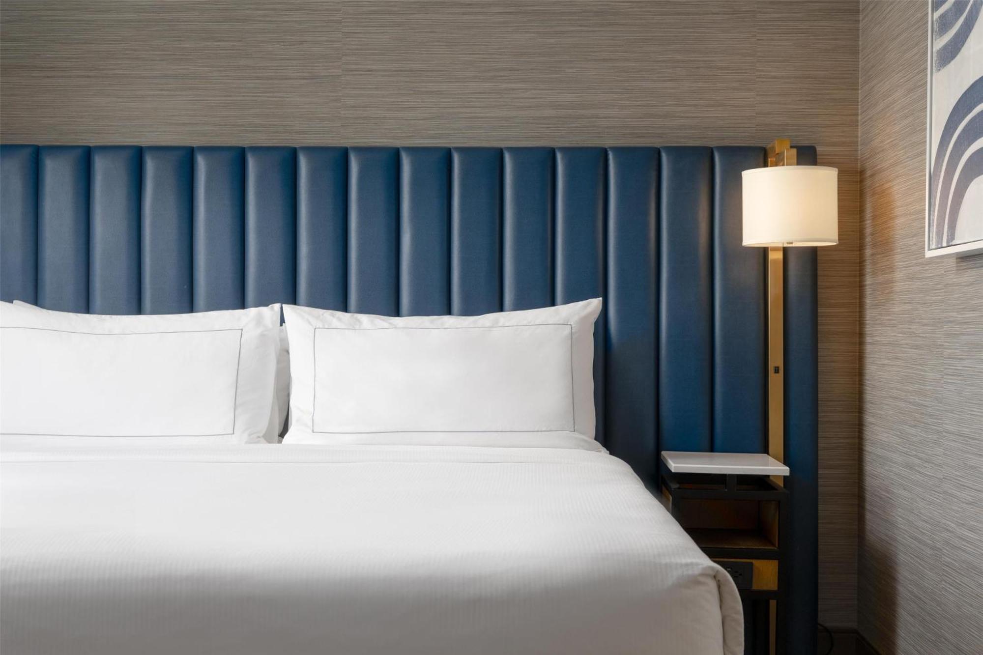 Doubletree By Hilton ווסט קלונה מראה חיצוני תמונה