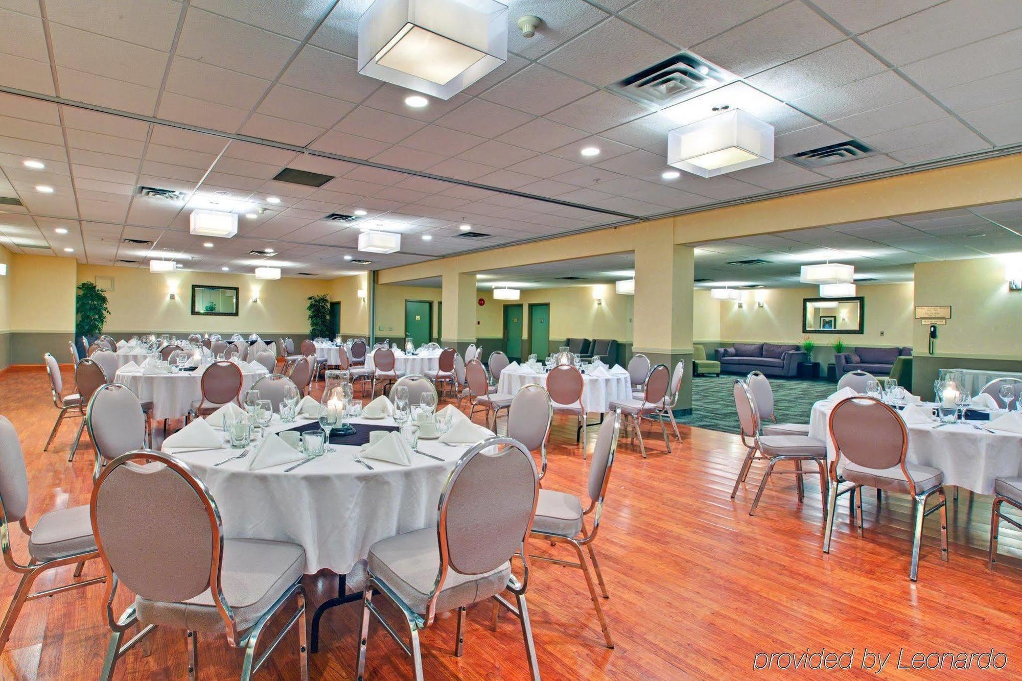 Doubletree By Hilton ווסט קלונה מסעדה תמונה